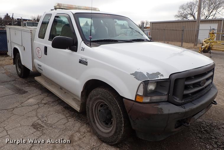 image for item DF8672 2003 Ford F250 Super Duty SuperCab utility bed pickup truck