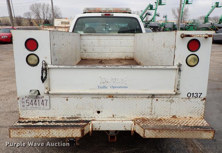 image for item DF8672 2003 Ford F250 Super Duty SuperCab utility bed pickup truck