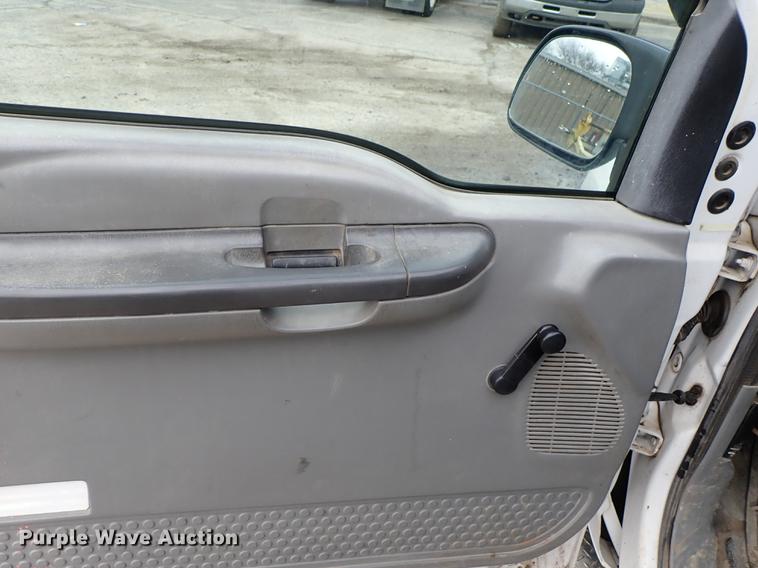 image for item DF8672 2003 Ford F250 Super Duty SuperCab utility bed pickup truck