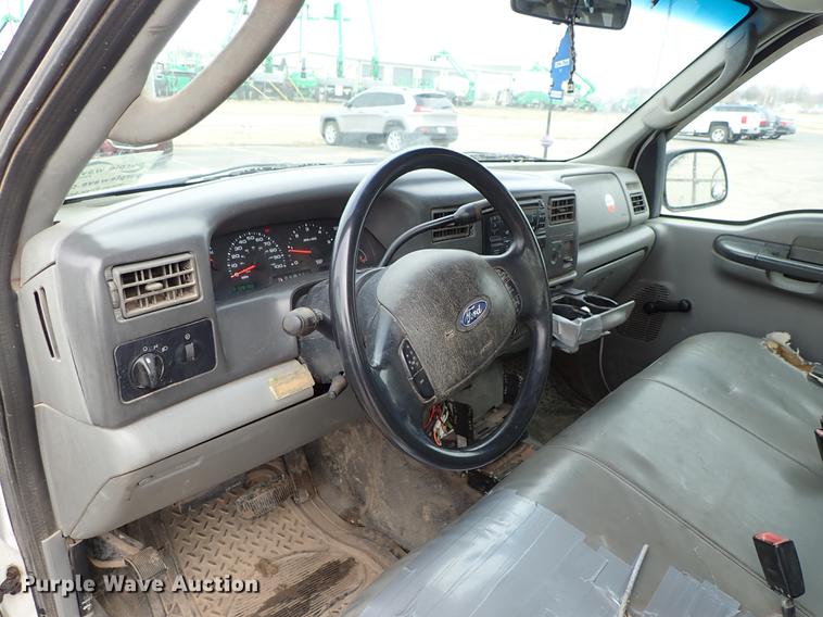 image for item DF8672 2003 Ford F250 Super Duty SuperCab utility bed pickup truck