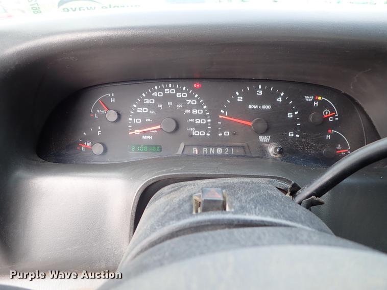 image for item DF8672 2003 Ford F250 Super Duty SuperCab utility bed pickup truck