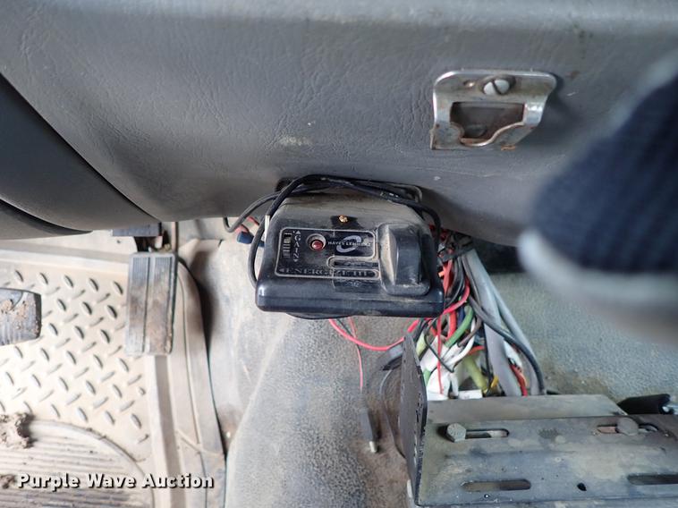 image for item DF8672 2003 Ford F250 Super Duty SuperCab utility bed pickup truck