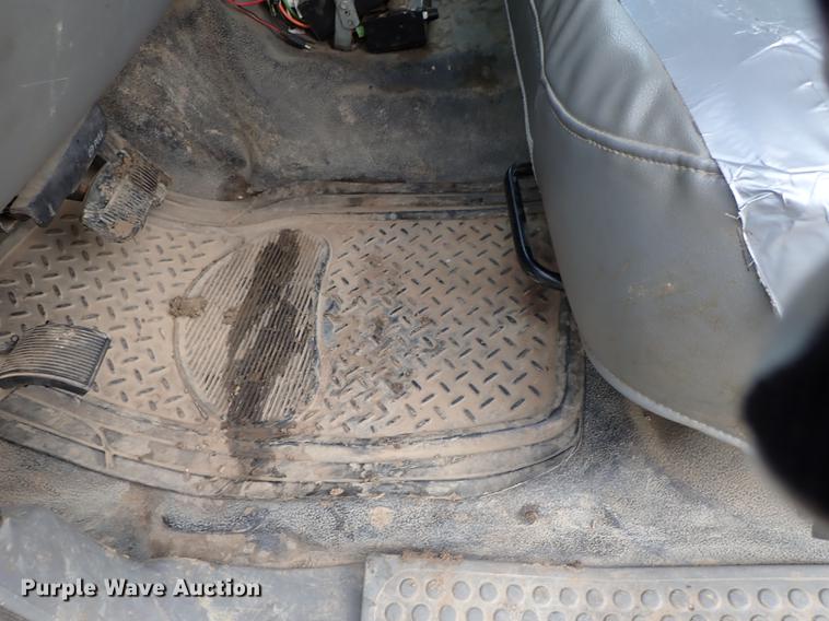 image for item DF8672 2003 Ford F250 Super Duty SuperCab utility bed pickup truck