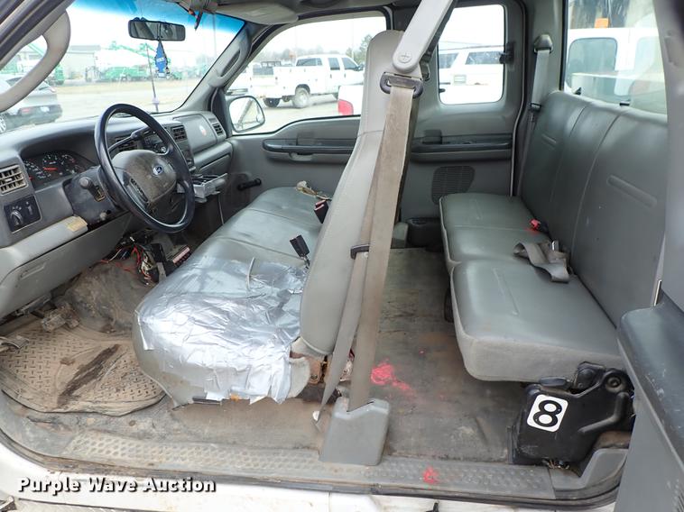 image for item DF8672 2003 Ford F250 Super Duty SuperCab utility bed pickup truck