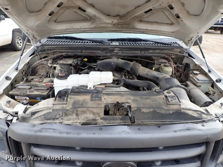 image for item DF8672 2003 Ford F250 Super Duty SuperCab utility bed pickup truck