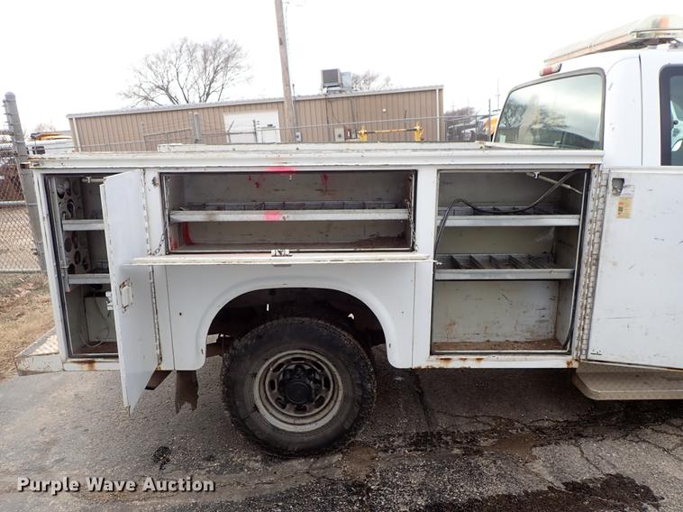 image for item DF8672 2003 Ford F250 Super Duty SuperCab utility bed pickup truck