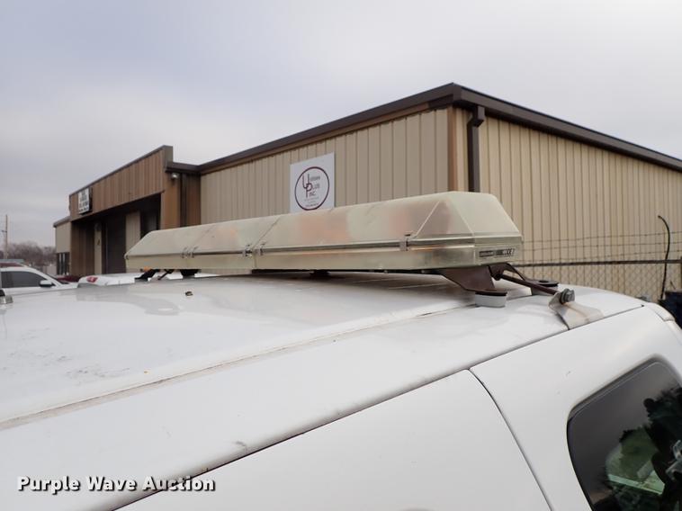 image for item DF8672 2003 Ford F250 Super Duty SuperCab utility bed pickup truck