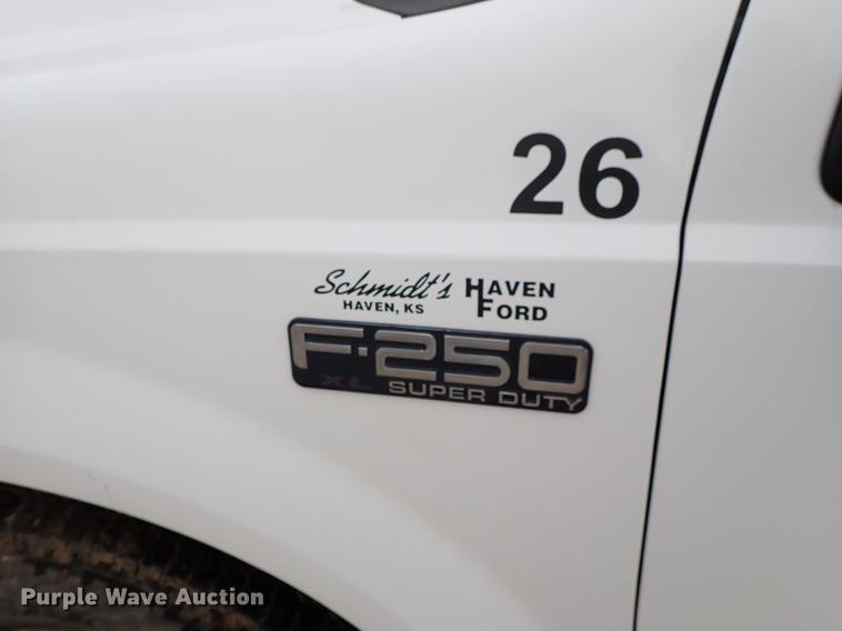 image for item DF8672 2003 Ford F250 Super Duty SuperCab utility bed pickup truck