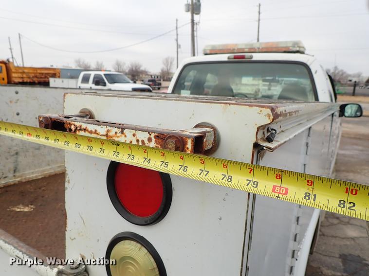 image for item DF8672 2003 Ford F250 Super Duty SuperCab utility bed pickup truck