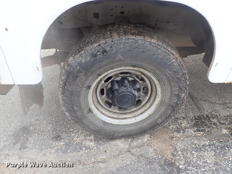 image for item DF8672 2003 Ford F250 Super Duty SuperCab utility bed pickup truck