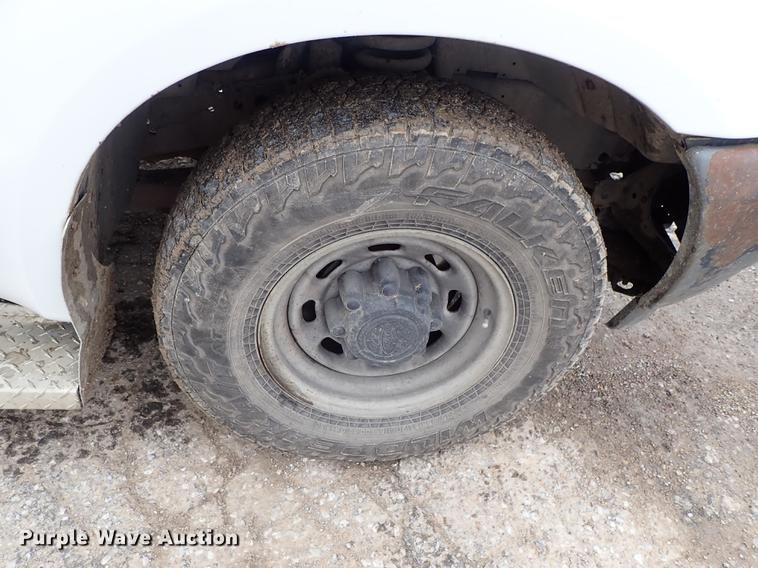 image for item DF8672 2003 Ford F250 Super Duty SuperCab utility bed pickup truck