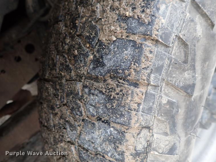 image for item DF8672 2003 Ford F250 Super Duty SuperCab utility bed pickup truck