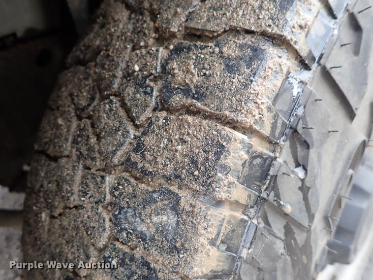 image for item DF8672 2003 Ford F250 Super Duty SuperCab utility bed pickup truck