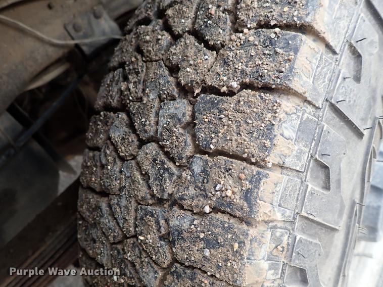 image for item DF8672 2003 Ford F250 Super Duty SuperCab utility bed pickup truck