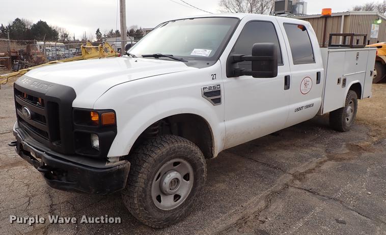 image for item DF8673 2008 Ford F250 Super Duty Crew Cab utility bed pickup truck