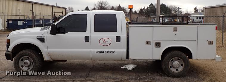 image for item DF8673 2008 Ford F250 Super Duty Crew Cab utility bed pickup truck