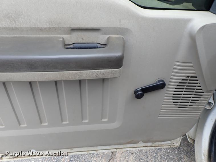 image for item DF8673 2008 Ford F250 Super Duty Crew Cab utility bed pickup truck