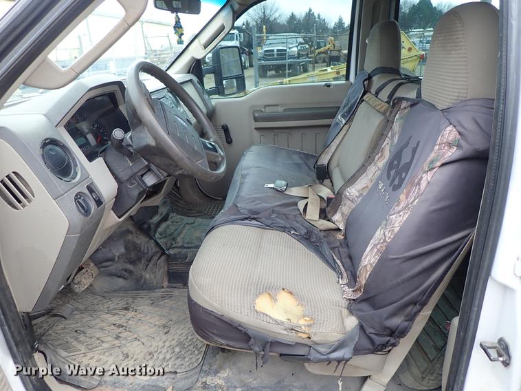 image for item DF8673 2008 Ford F250 Super Duty Crew Cab utility bed pickup truck