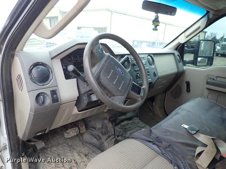 image for item DF8673 2008 Ford F250 Super Duty Crew Cab utility bed pickup truck