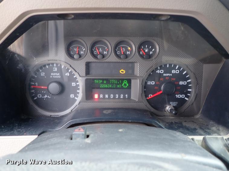 image for item DF8673 2008 Ford F250 Super Duty Crew Cab utility bed pickup truck