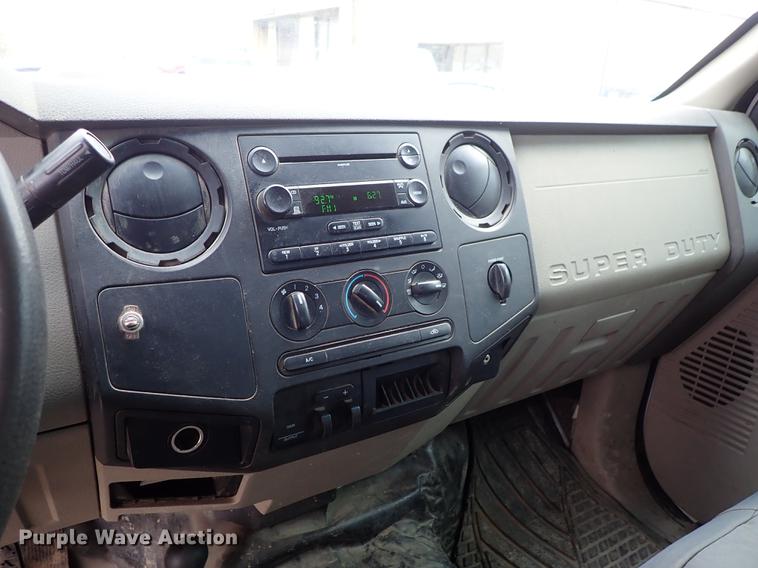 image for item DF8673 2008 Ford F250 Super Duty Crew Cab utility bed pickup truck