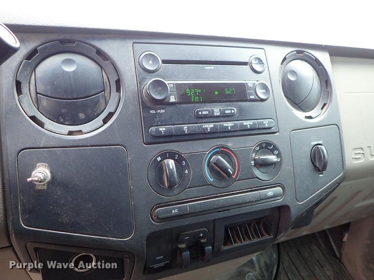 image for item DF8673 2008 Ford F250 Super Duty Crew Cab utility bed pickup truck