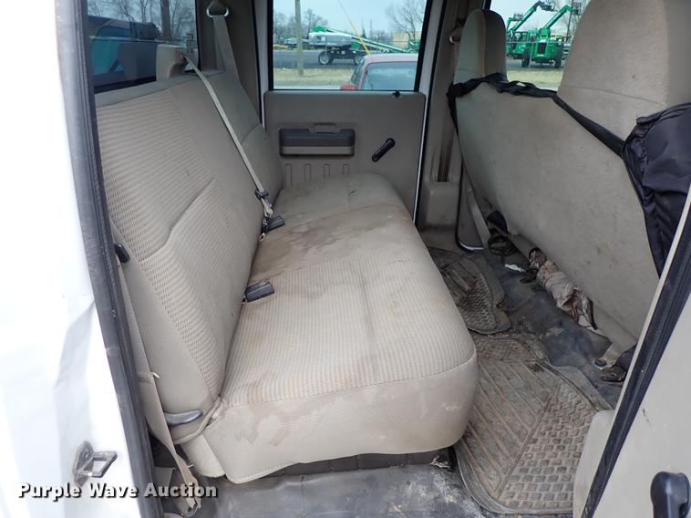 image for item DF8673 2008 Ford F250 Super Duty Crew Cab utility bed pickup truck