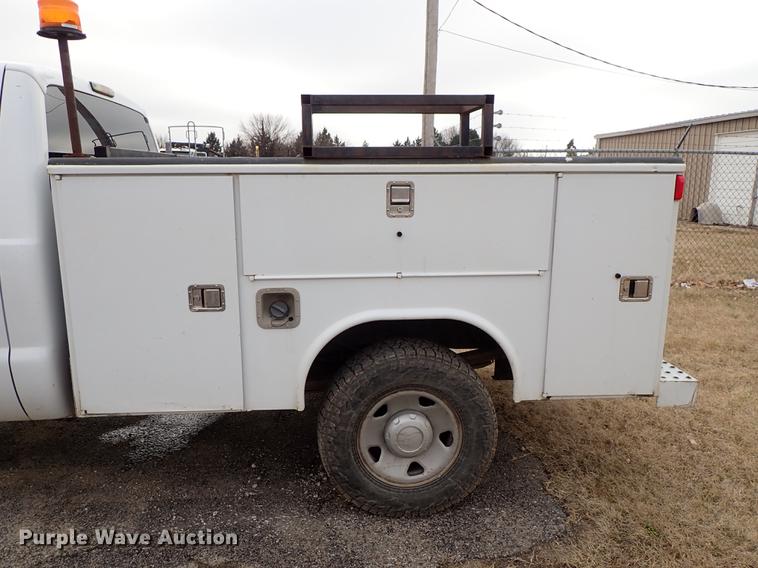 image for item DF8673 2008 Ford F250 Super Duty Crew Cab utility bed pickup truck