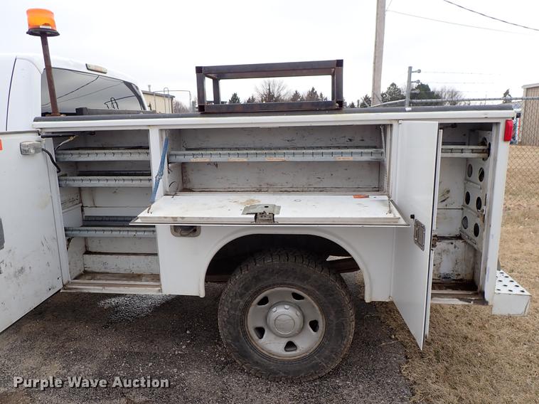 image for item DF8673 2008 Ford F250 Super Duty Crew Cab utility bed pickup truck