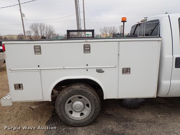 image for item DF8673 2008 Ford F250 Super Duty Crew Cab utility bed pickup truck
