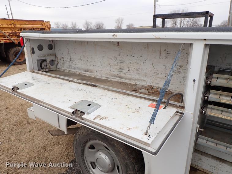 image for item DF8673 2008 Ford F250 Super Duty Crew Cab utility bed pickup truck