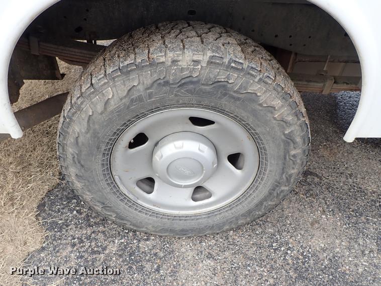 image for item DF8673 2008 Ford F250 Super Duty Crew Cab utility bed pickup truck