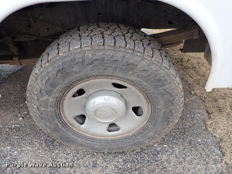 image for item DF8673 2008 Ford F250 Super Duty Crew Cab utility bed pickup truck