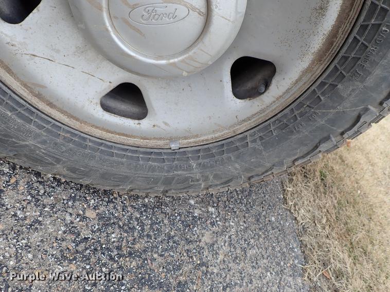 image for item DF8673 2008 Ford F250 Super Duty Crew Cab utility bed pickup truck