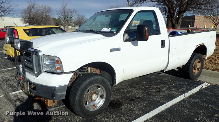 image for item DG2926 2005 Ford F250 Super Duty pickup truck