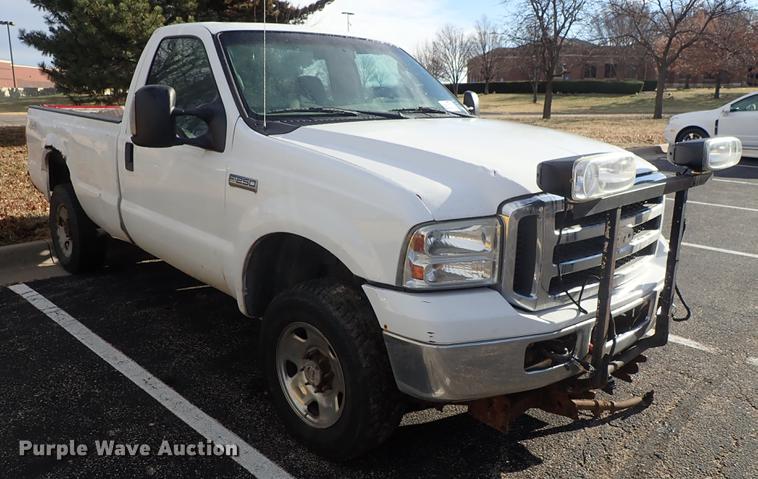 image for item DG2926 2005 Ford F250 Super Duty pickup truck