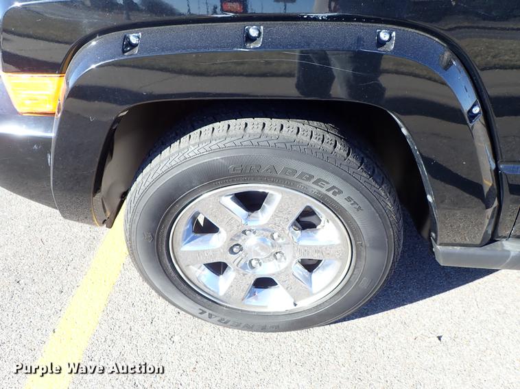 image for item DG2934 2006 Jeep Commander SUV