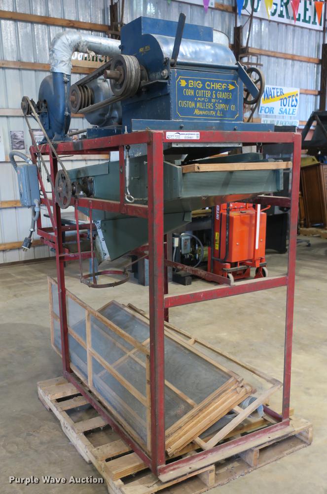 image for item EO9461 Big Chief hammer mill and screener