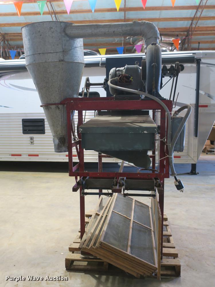 image for item EO9461 Big Chief hammer mill and screener