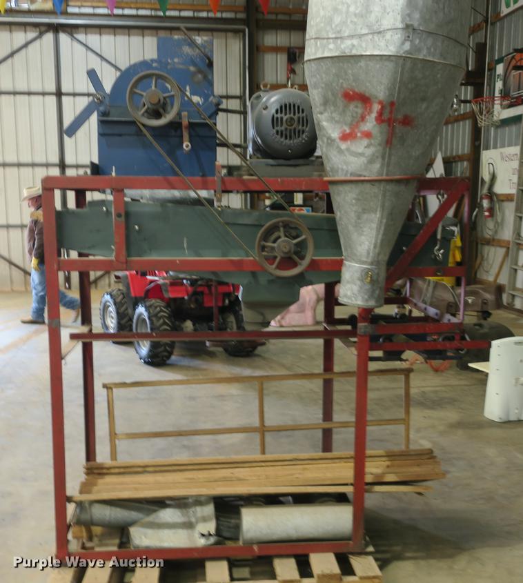 image for item EO9461 Big Chief hammer mill and screener