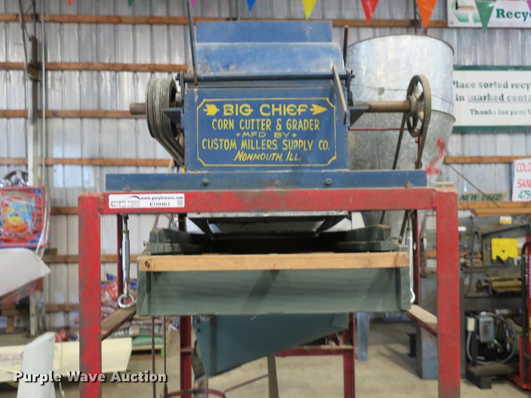 image for item EO9461 Big Chief hammer mill and screener