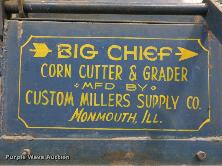 image for item EO9461 Big Chief hammer mill and screener