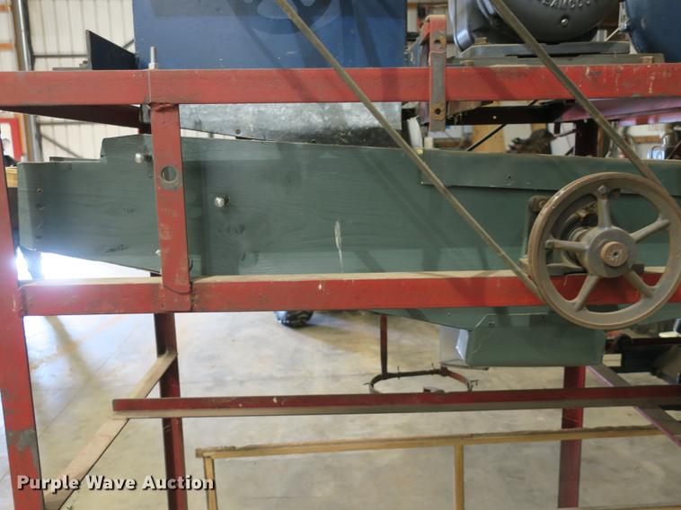 image for item EO9461 Big Chief hammer mill and screener