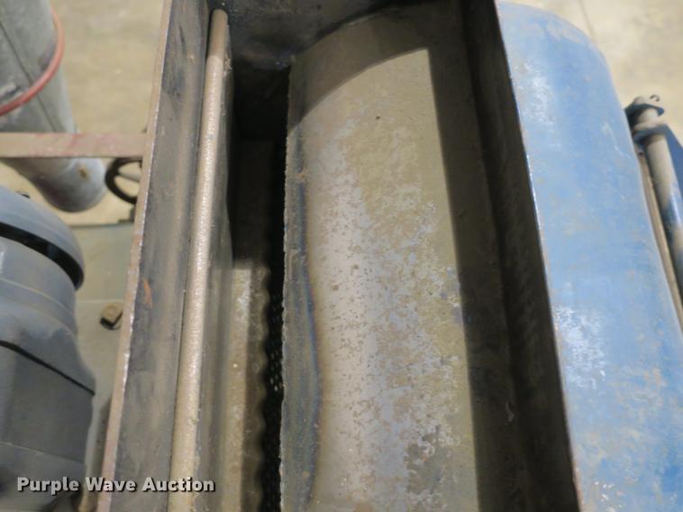 image for item EO9461 Big Chief hammer mill and screener