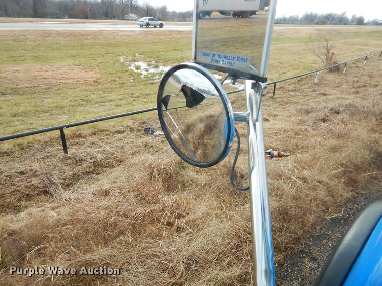 image for item ER9381 2004 Mack Granite truck cab and chassis