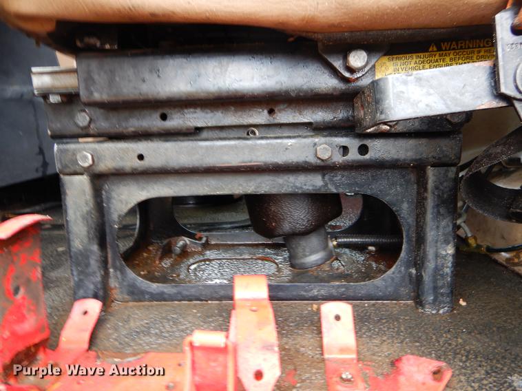 image for item ER9381 2004 Mack Granite truck cab and chassis