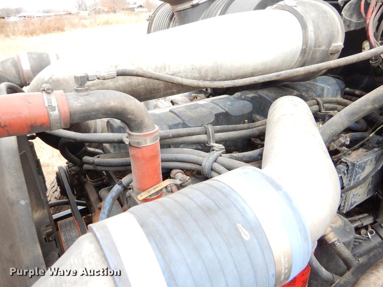 image for item ER9381 2004 Mack Granite truck cab and chassis