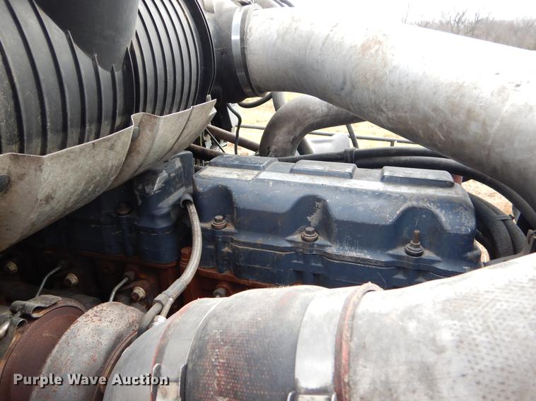 image for item ER9381 2004 Mack Granite truck cab and chassis