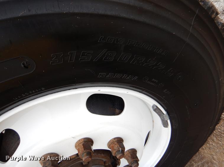 image for item ER9381 2004 Mack Granite truck cab and chassis