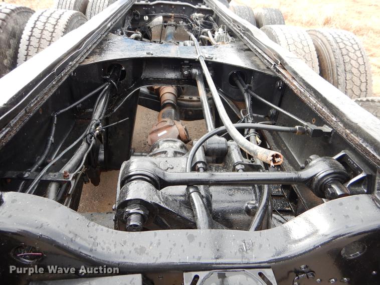 image for item ER9381 2004 Mack Granite truck cab and chassis